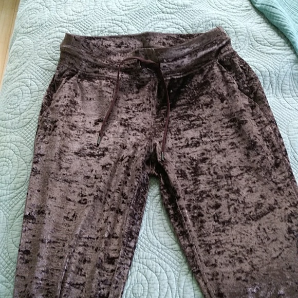 Lululemon Ready to Crush, Velvet Joggers - Picture 3 of 10